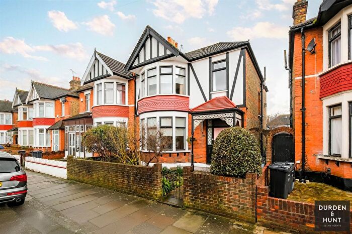 4 Bedroom Semi Detached House To Rent In Arundel Gardens, Ilford, IG3