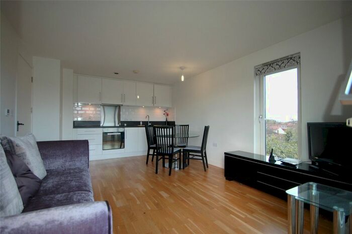 1 Bedroom Flat To Rent In Bridgepoint House, Sudbury Heights Avenue, Greenford UB6