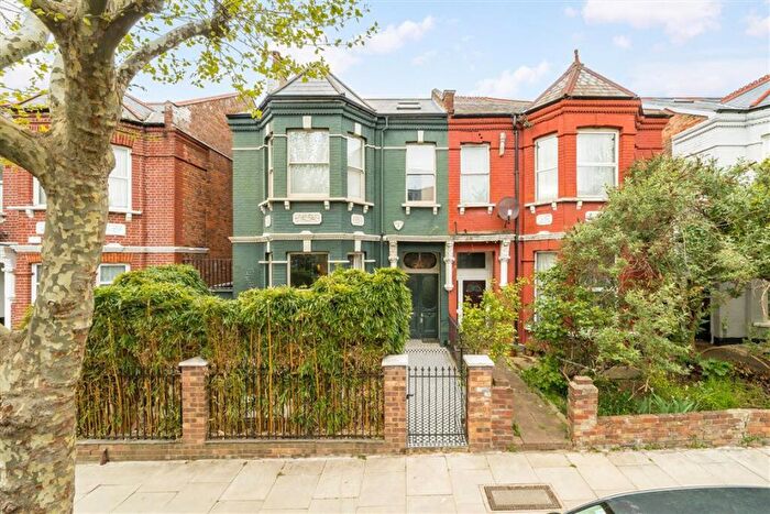 5 Bedroom Semi-Detached House For Sale In Skardu Road, Cricklewood, NW2