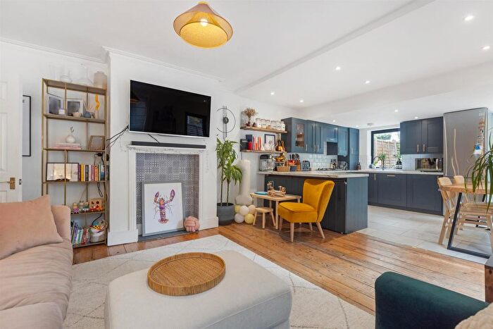 2 Bedroom Flat For Sale In Dunstans Road, London, SE22