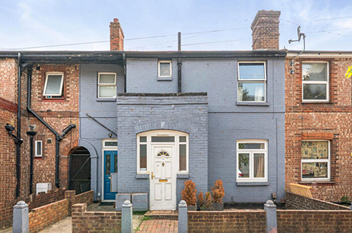 2 Bedroom Maisonette For Sale In Raleigh Gardens, Mitcham, CR4