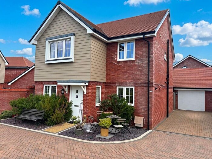 4 Bedroom Detached House For Sale In Augustus Avenue, Fordingbridge, SP6