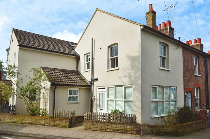 4 Bedroom Semi Detached House To Rent In Sandpit Lane, St Albans, AL1