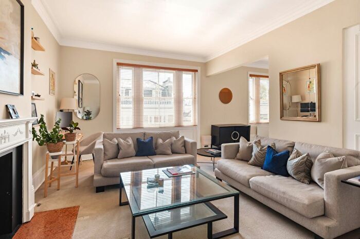 2 Bedroom Flat For Sale In Upper Phillimore Gardens, London, W8