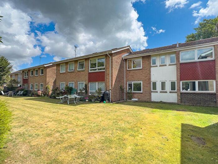 2 Bedroom Flat For Sale In Felpham, West Sussex, PO22