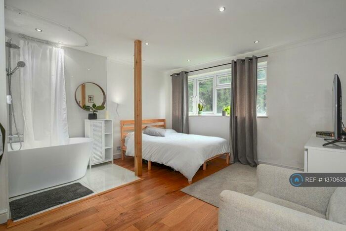 2 Bedroom Maisonette To Rent In Courtlands, Walton On Thames, KT12