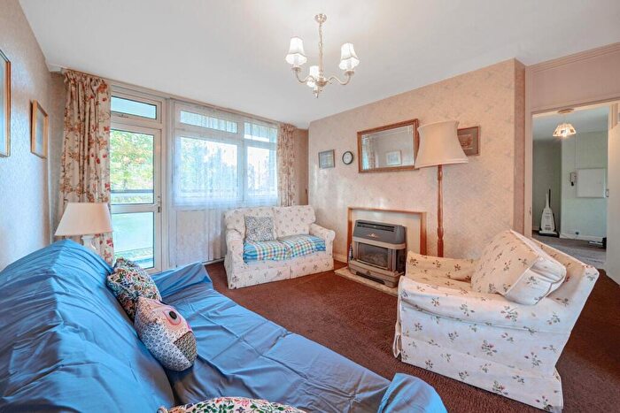 2 Bedroom Property For Sale In Henty Close, London, SW11