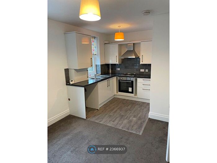 1 Bedroom Flat To Rent In Manchester Road, Huddersfield, HD4