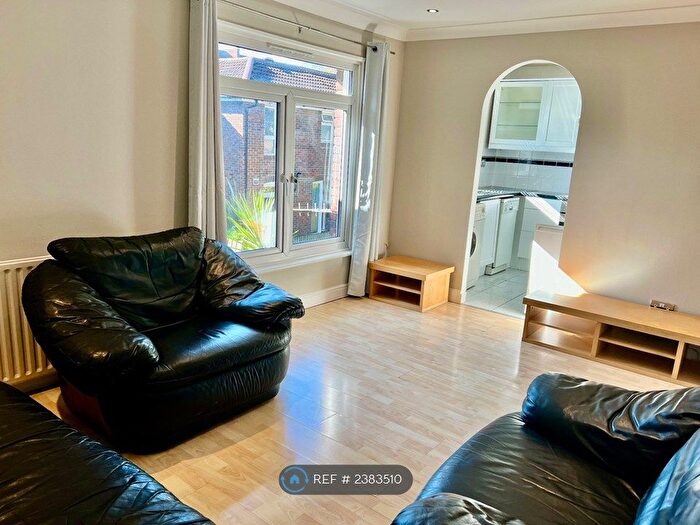1 Bedroom Maisonette To Rent In Heath Road, London, SW8
