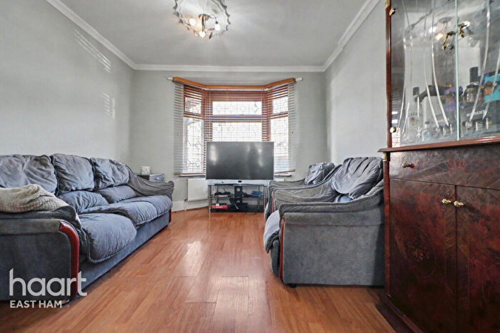 3 Bedroom Terraced House To Rent In Park Avenue, London, E6