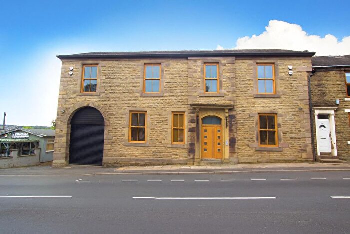 3 Bedroom Flat To Rent In Cemetery Road, Darwen, BB3