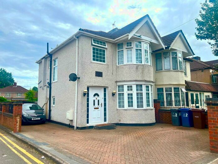 3 Bedroom Semi-Detached House To Rent In Weighton Road, Harrow, HA3