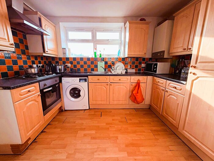 2 Bedroom Flat To Rent In Brooksby's Walk, London, E9
