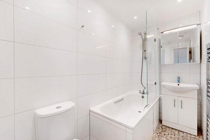 3 Bedroom Flat To Rent In South Hill Park, Hampstead, NW3