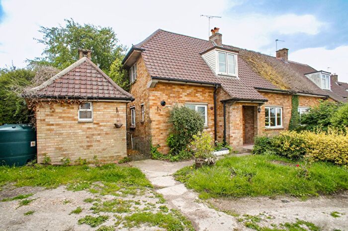 3 Bedroom Semi-detached House For Sale In Clyffe Pypard, Swindon, SN4
