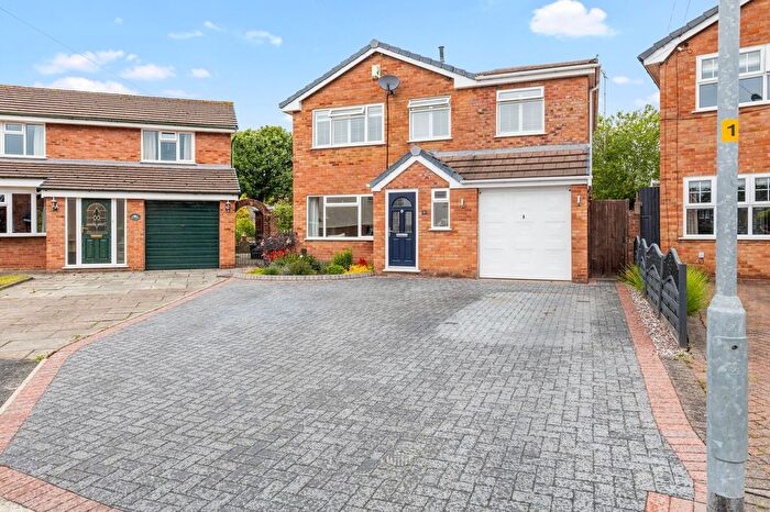4 Bedroom Detached House For Sale In Cypress Close, Woolston, WA1