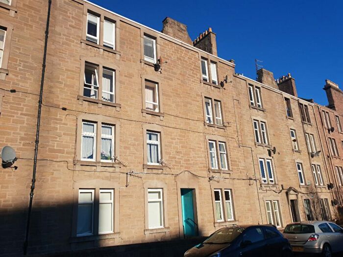 3 Bedroom Flat To Rent In Milnbank Road, West End, Dundee, DD1