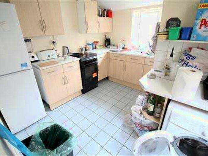 4 Bedroom House To Rent In Dogfield Street, Cathays, Cardiff, CF24