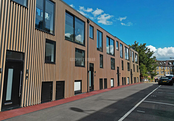 3 Bedroom Semi Detached House To Rent In Aylmer Mew, East Finchley / Highgtae Borders, N2