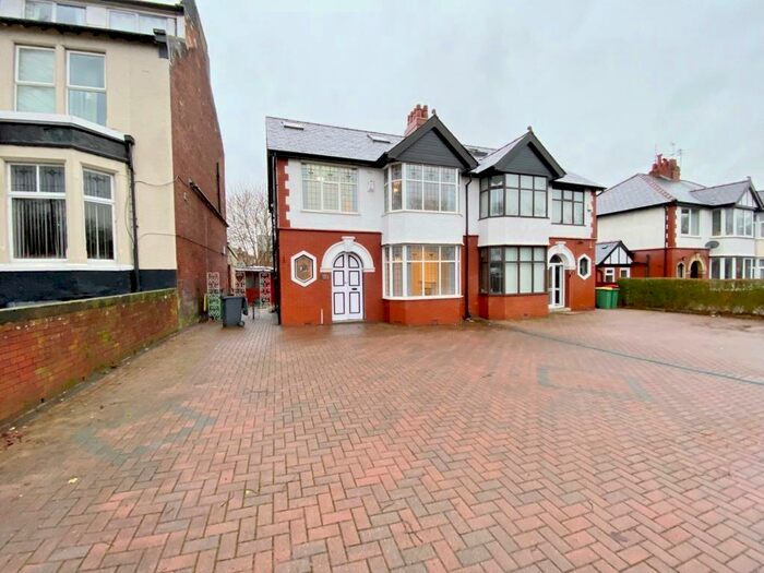 5 Bedroom Semi-Detached House To Rent In Garstang Road, Preston, Preston, PR2