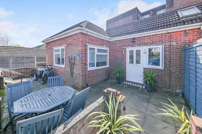 2 Bedroom Flat To Rent In Post Office Road, Purbrook, Waterlooville, PO7