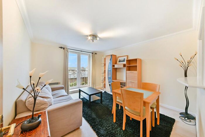 1 Bedroom Apartment To Rent In Millennium Drive, Docklands, London, E14