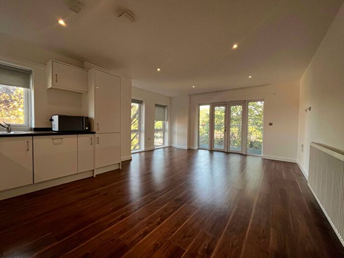 2 Bedroom Flat To Rent In Waterfall Cottages, Colliers Wood, SW19