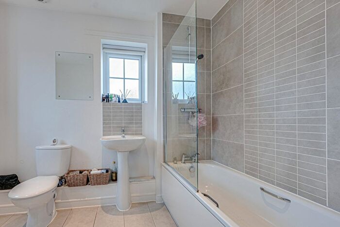 1 Bedroom Flat For Sale In Elizabeth Gardens, Rochford, SS4