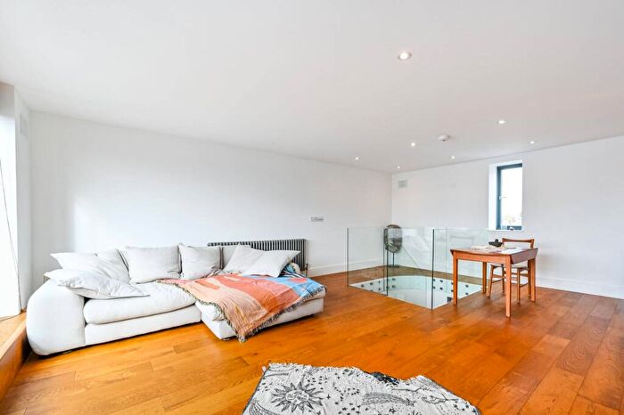 2 Bedroom Flat For Sale In Gloucester Avenue, Primrose Hill, London, NW1