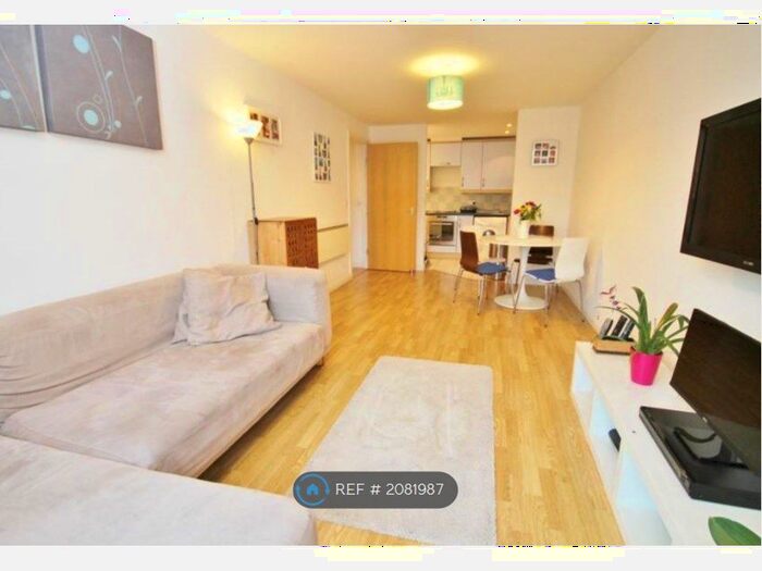 2 Bedroom Flat To Rent In Azalea House, Feltham, TW13