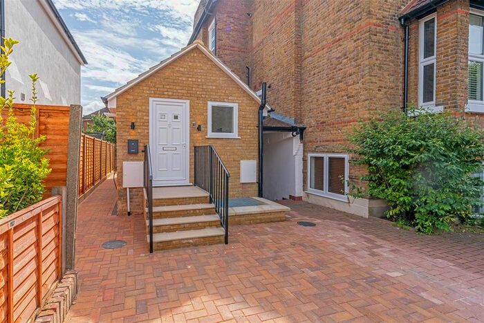 1 Bedroom Property To Rent In Gloucester Road, Teddington, TW11