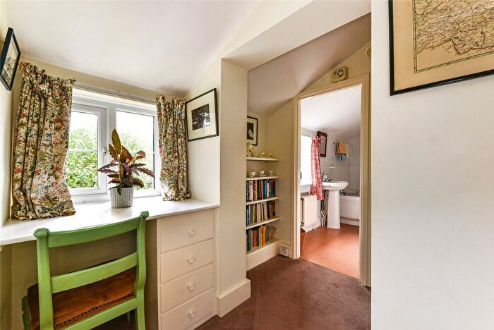 3 Bedroom Cottage For Sale In Chestnut Walk, Tangmere, Chichester, PO20