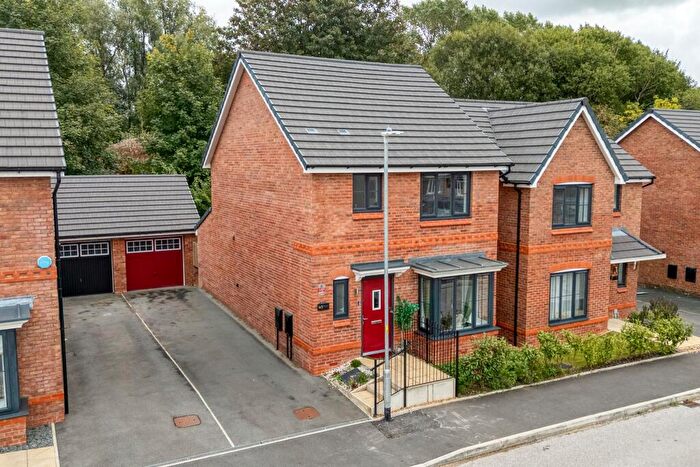 3 Bedroom Detached House For Sale In Broadbent Street, Rochdale, OL11