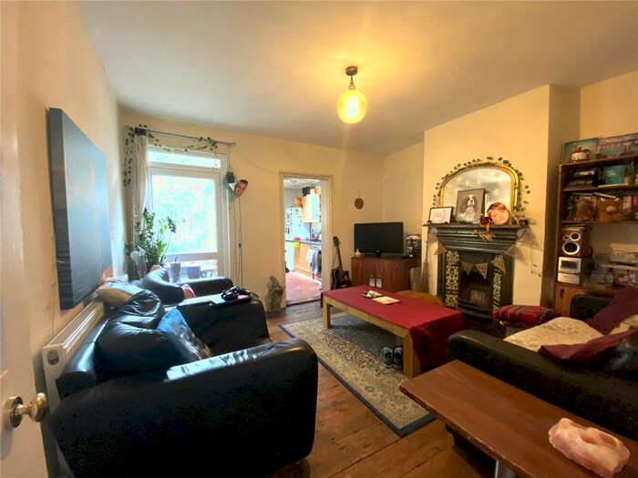 3 Bedroom Detached House To Rent In Tooting Bec Road, Tooting, SW17