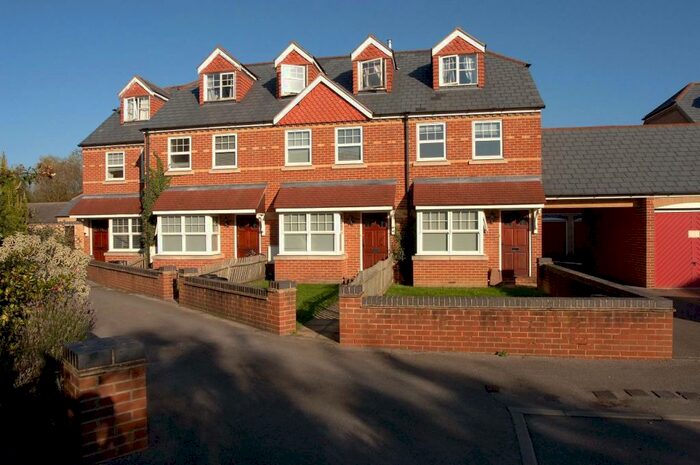 4 Bedroom House To Rent In Hodges Court, OX1