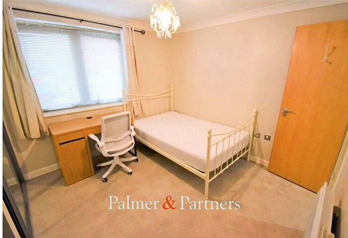 2 Bedroom Flat For Sale In Ballantyne Drive, The Hythe, Colchester, Essex, CO2