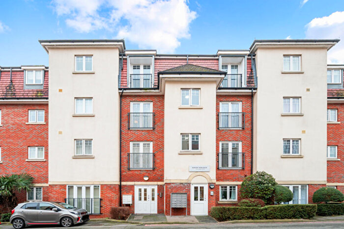 2 Bedroom Apartment For Sale In Schoolgate Drive, Morden, SM4