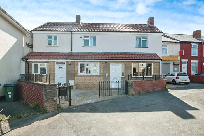 3 Bedroom Detached House For Sale In Queens Road, Smethwick, B67