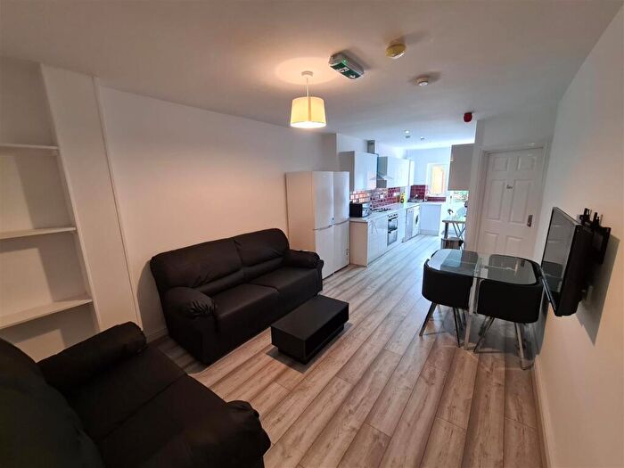 6 Bedroom End Of Terrace House For Sale In West Boulevard, Birmingham, B32
