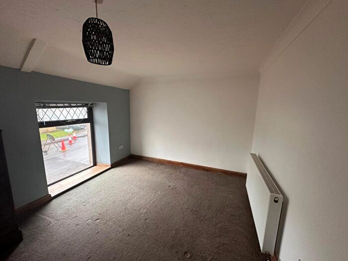 1 Bedroom Flat To Rent In Carmarthen Road, Fforestfach, SA5