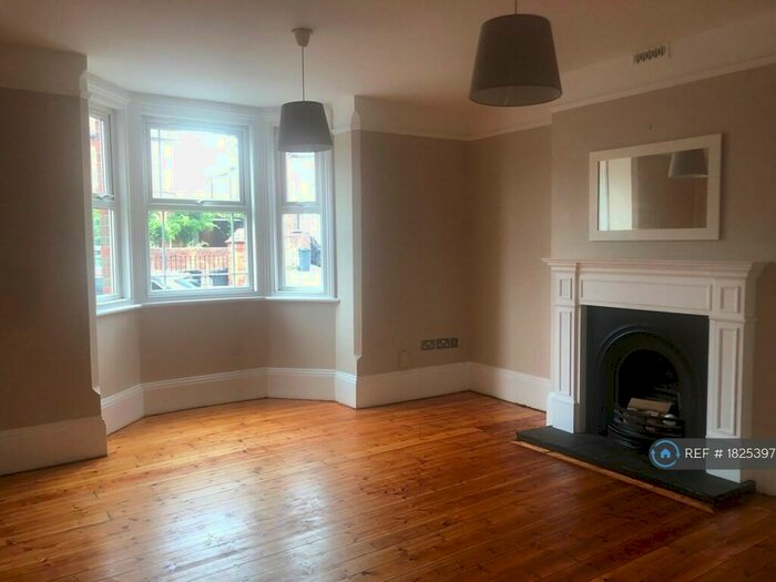 2 Bedroom Flat To Rent In Connaught Road, Reading, RG30