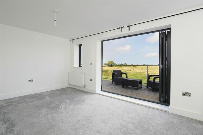 5 Bedroom Terraced House For Sale In Waterside Close, Faversham, ME13