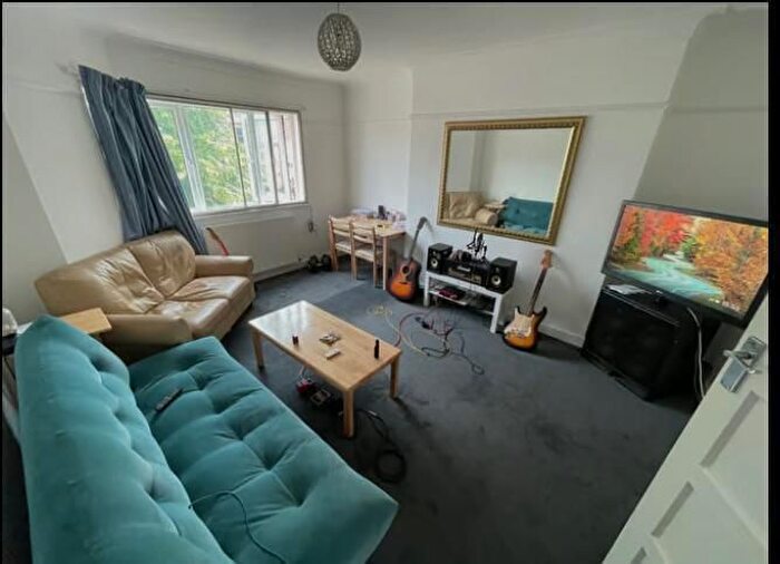 2 Bedroom Flat To Rent In , Acton, London, N9