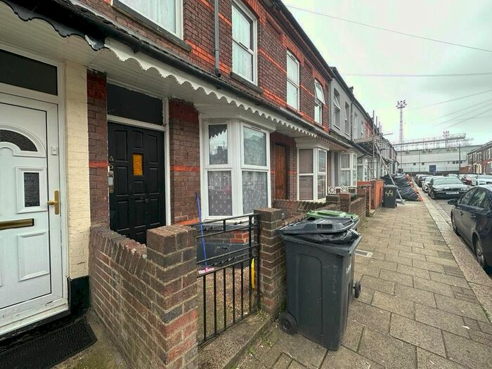 3 Bedroom Terraced House To Rent In Beech Road, Luton, Bedfordshire, LU1