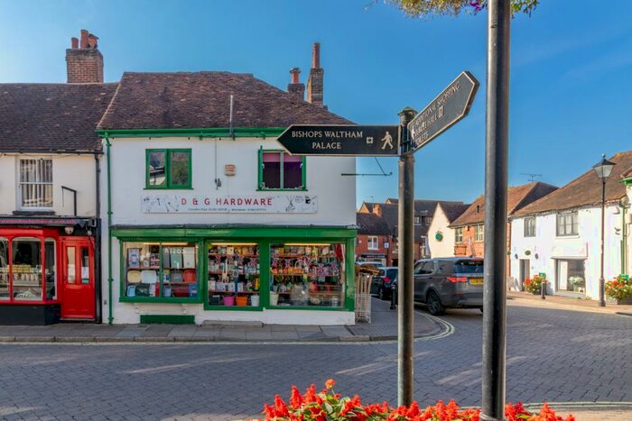 1 Bedroom Maisonette To Rent In Cross Street, Bishops Waltham, Southampton, SO32