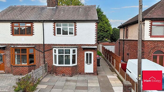 3 Bedroom Semi-Detached House For Sale In Kenmore Grove, Cadishead, M44
