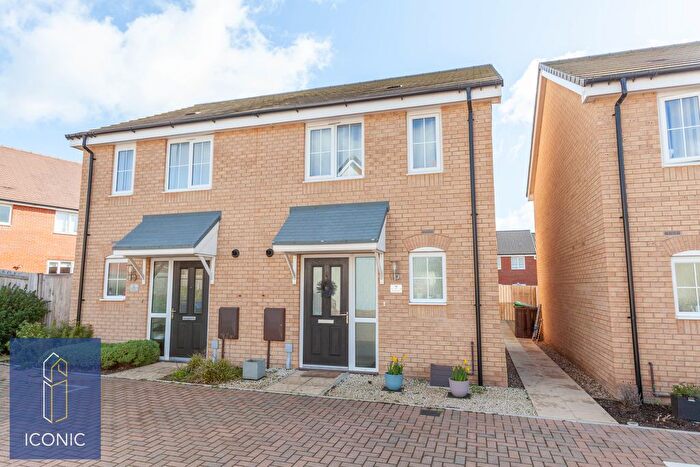 2 Bedroom Semi Detached House For Sale In Phoenix Way, Hampden View, Norwich, NR5