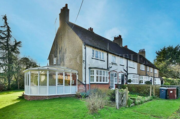 3 Bedroom Terraced House For Sale In St Giles Avenue, South Mimms, Potters Bar, EN6