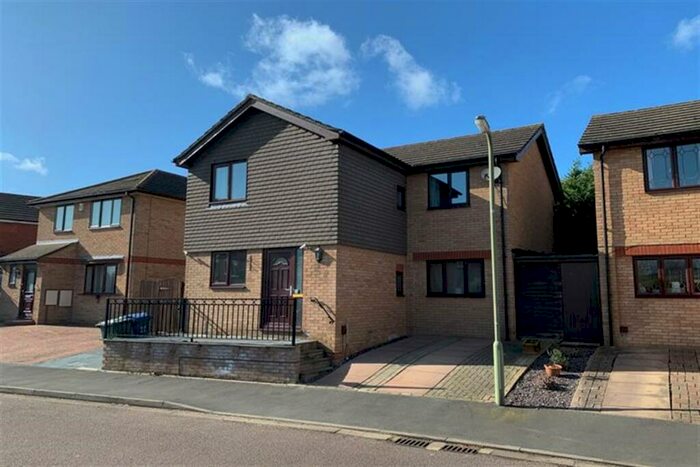 4 Bedroom Detached House To Rent In Benson Close, Bicester, OX26