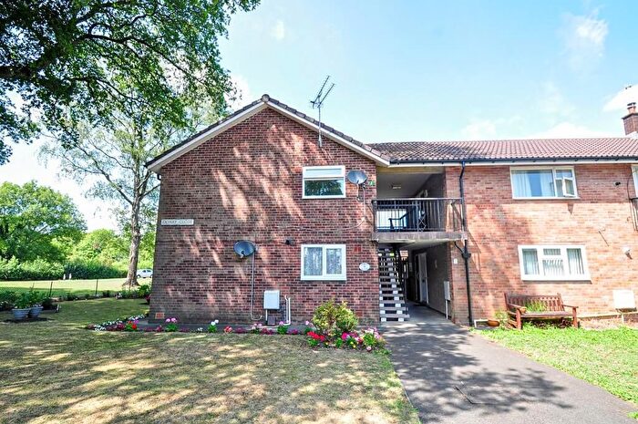 2 Bedroom Flat To Rent In Olway Close, Llanyravon, NP44